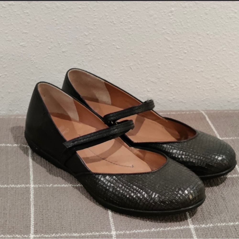 Dansko sz 41 Croc embossed Mary Janes